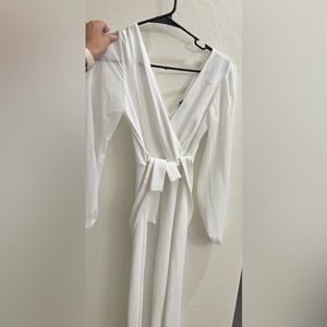 White romper size XS worn once. Sleeves are see through but rest of it isn’t!